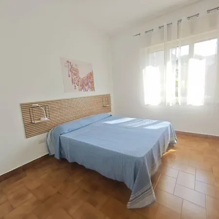 Διαμέρισμα Two-bedroom Flat A Few Steps From The *